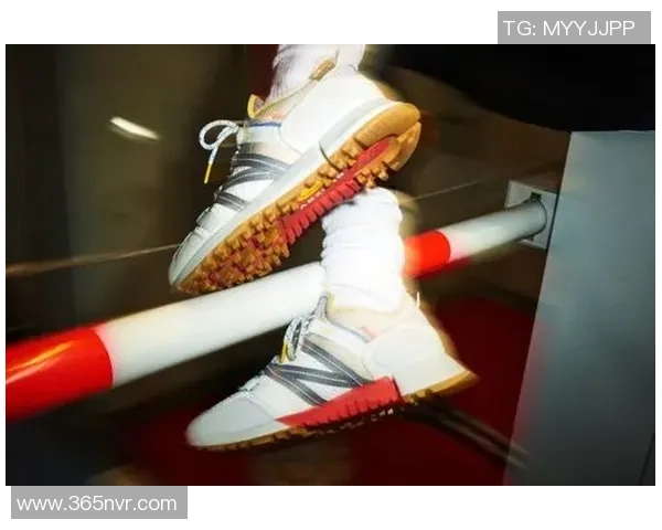 时尚运动风潮来袭足球灰短裤助你轻松搭配尽显活力魅力